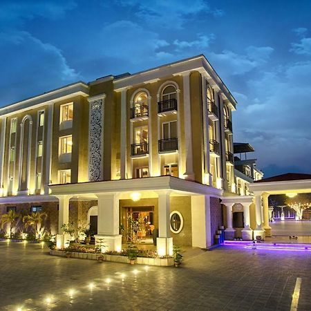 Four Vedas Hotel & Resort Siliguri Extérieur photo