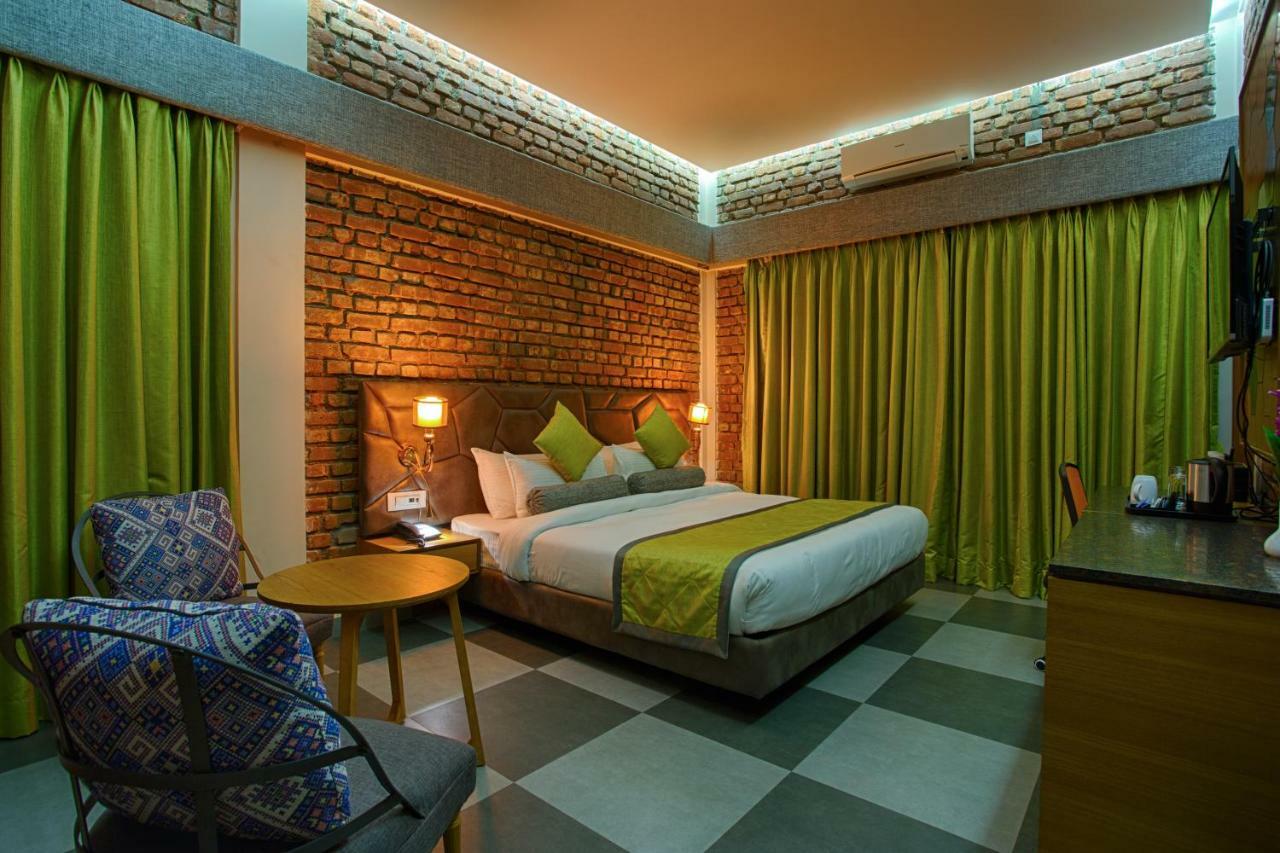 Four Vedas Hotel & Resort Siliguri Extérieur photo