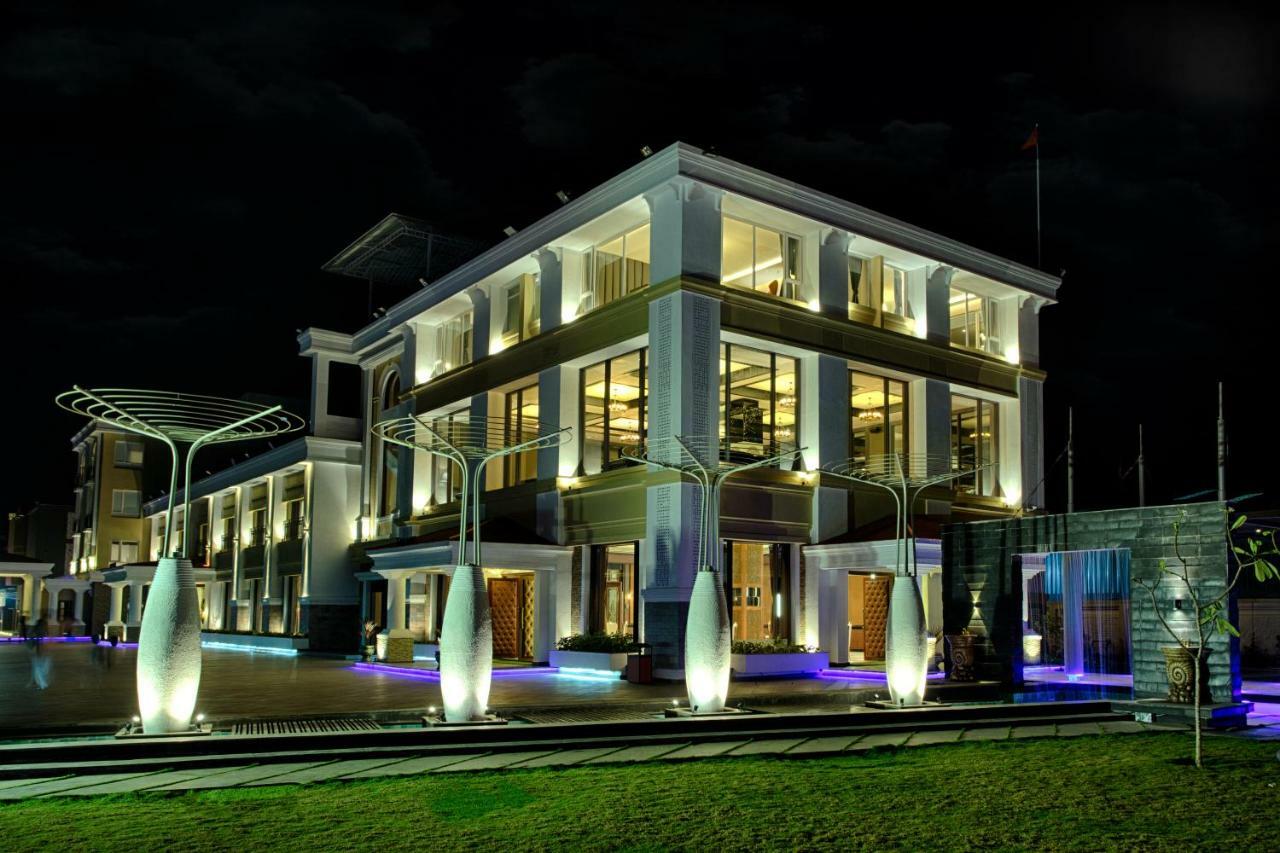 Four Vedas Hotel & Resort Siliguri Extérieur photo
