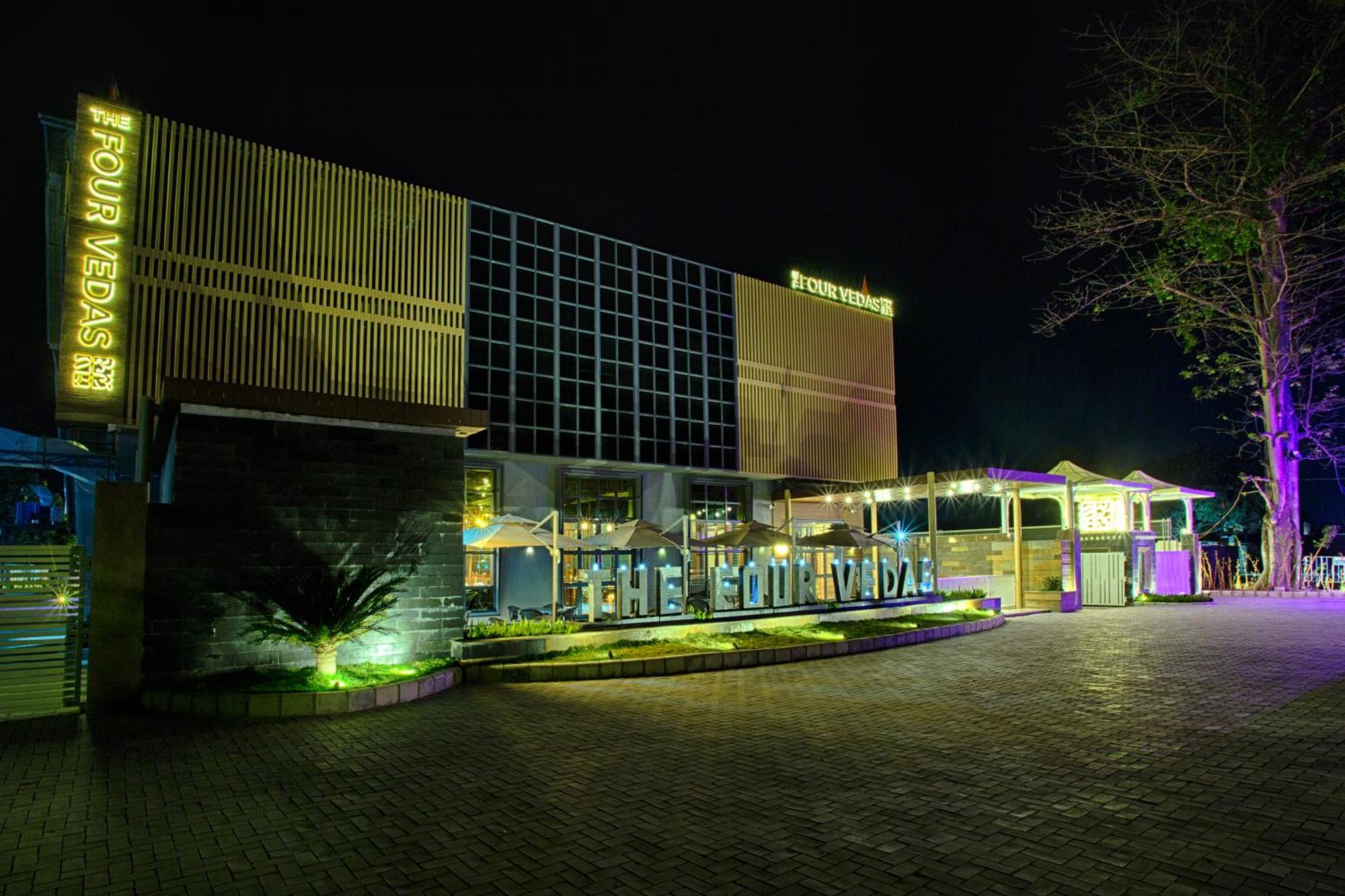 Four Vedas Hotel & Resort Siliguri Extérieur photo
